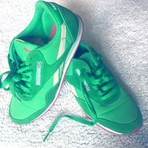 kelly green tennis shoes
